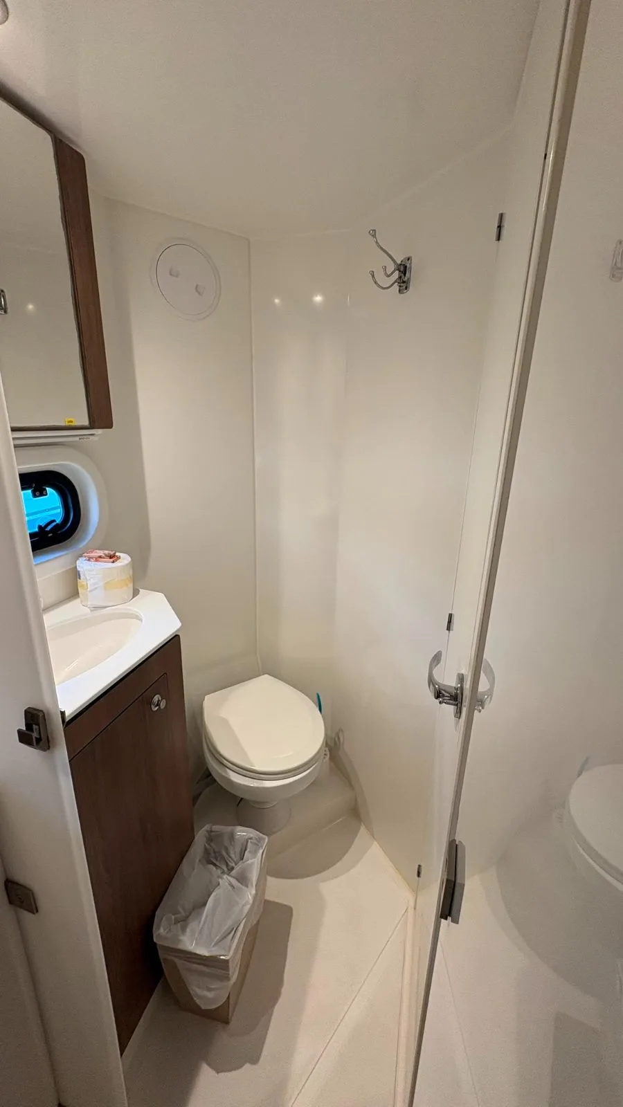 An en-suite head aboard Cat Tales