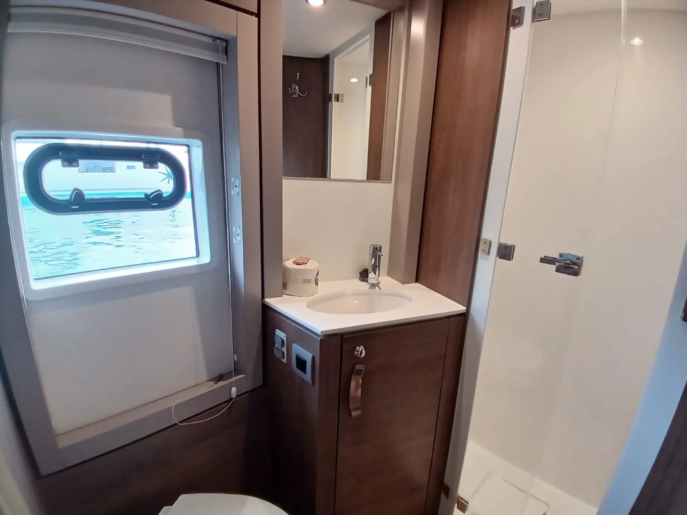 An en-suite head aboard Exodus with separate shower