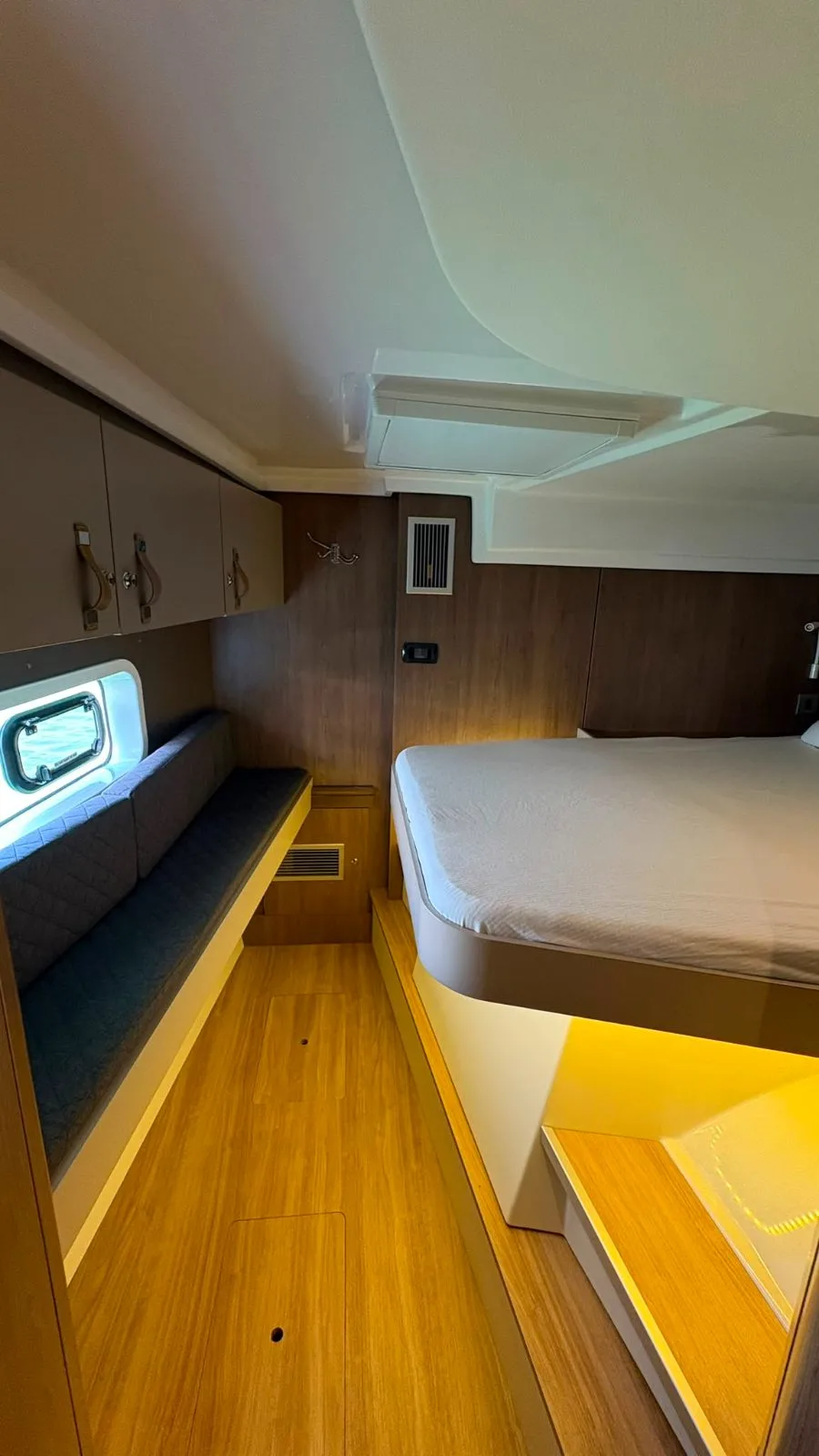 A forward cabin aboard Knot a Fantasea