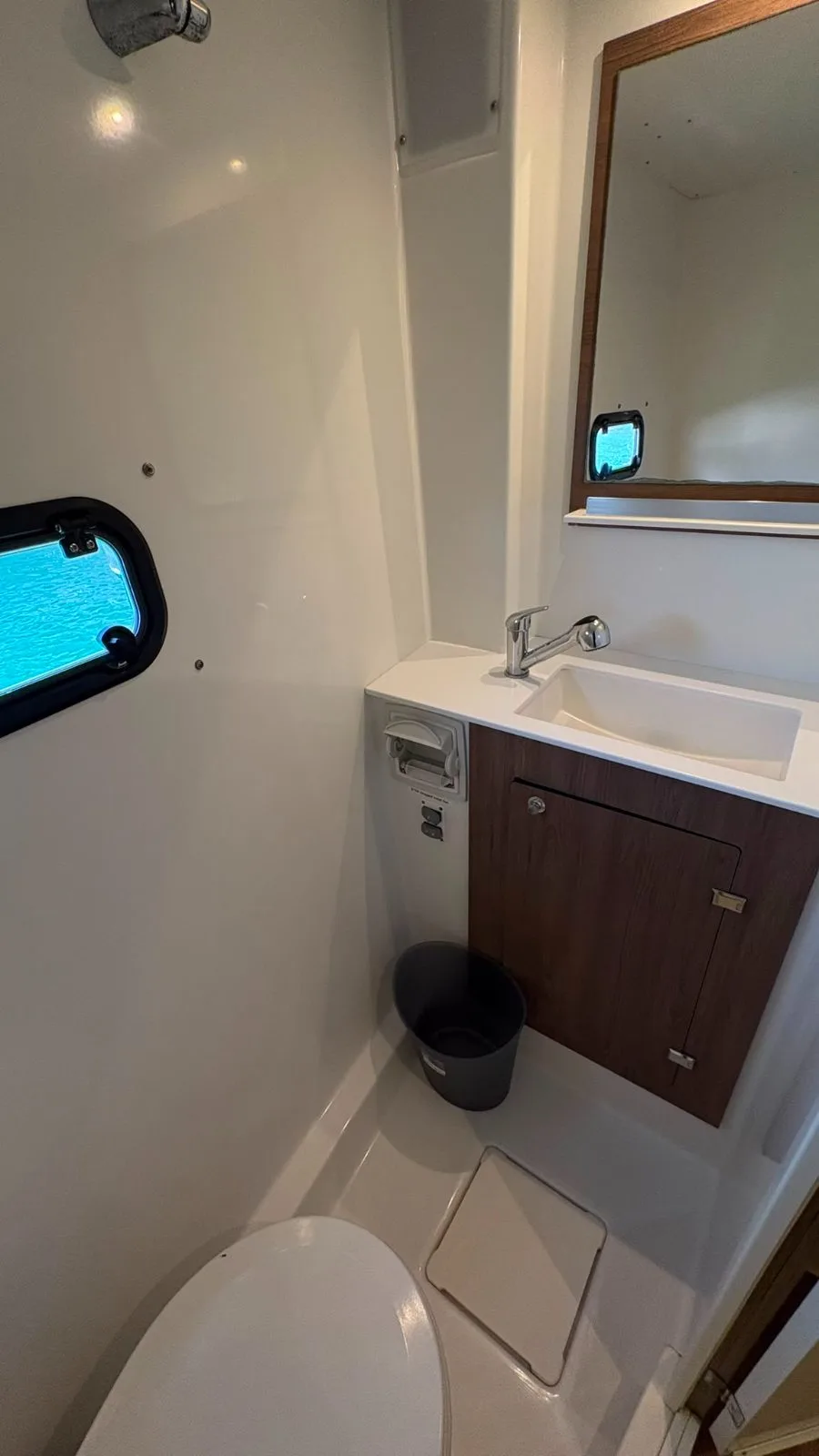 An en-suite head aboard Knot a Fantasea