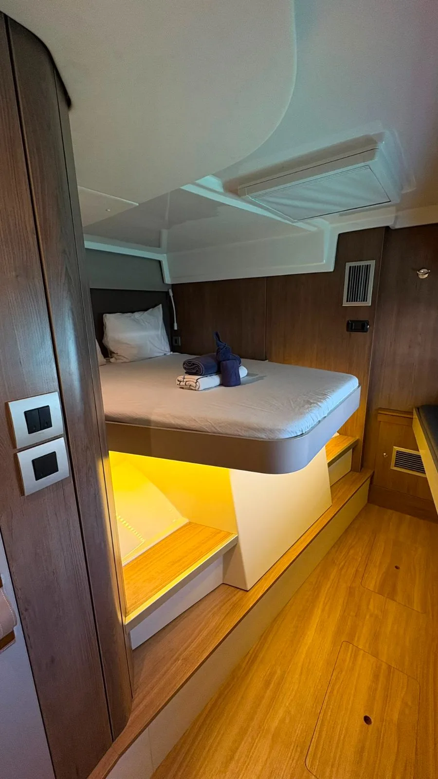 A guest cabin aboard Gabrielle Marie