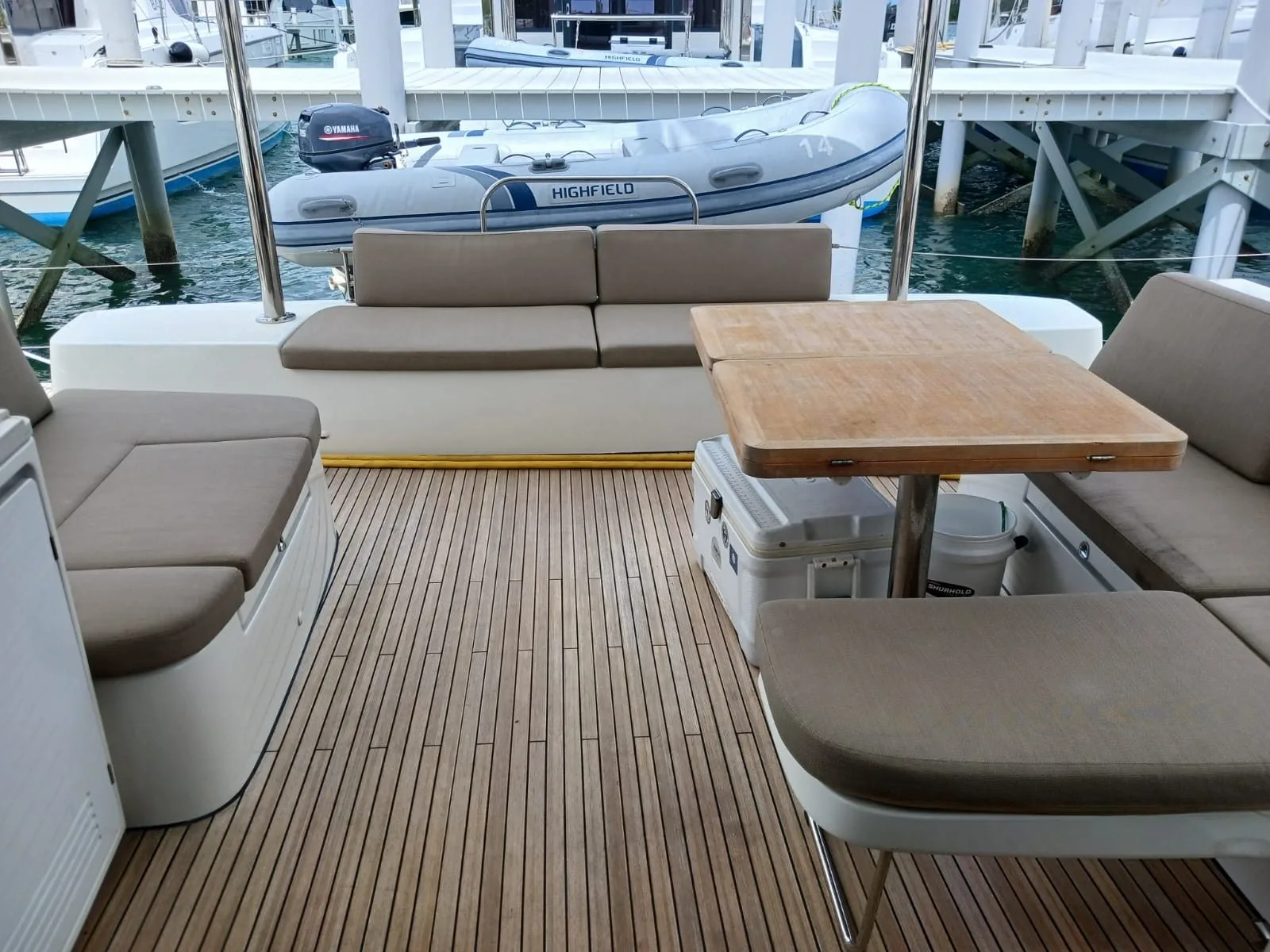 The cockpit dining area of Sapphire Seas