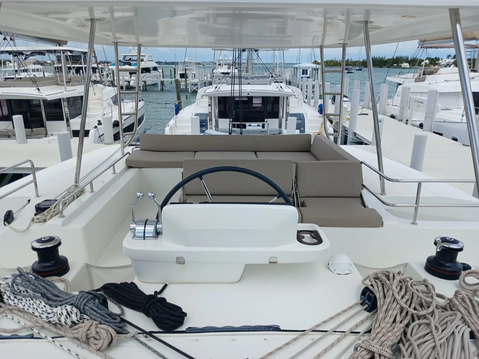 The flybridge helm and lounge of Sapphire Seas