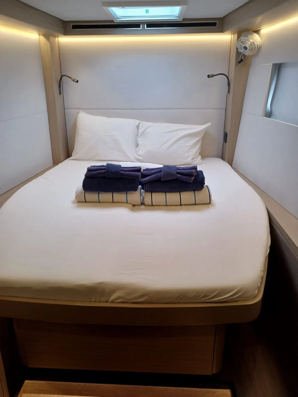A forward double cabin aboard Sapphire Seas