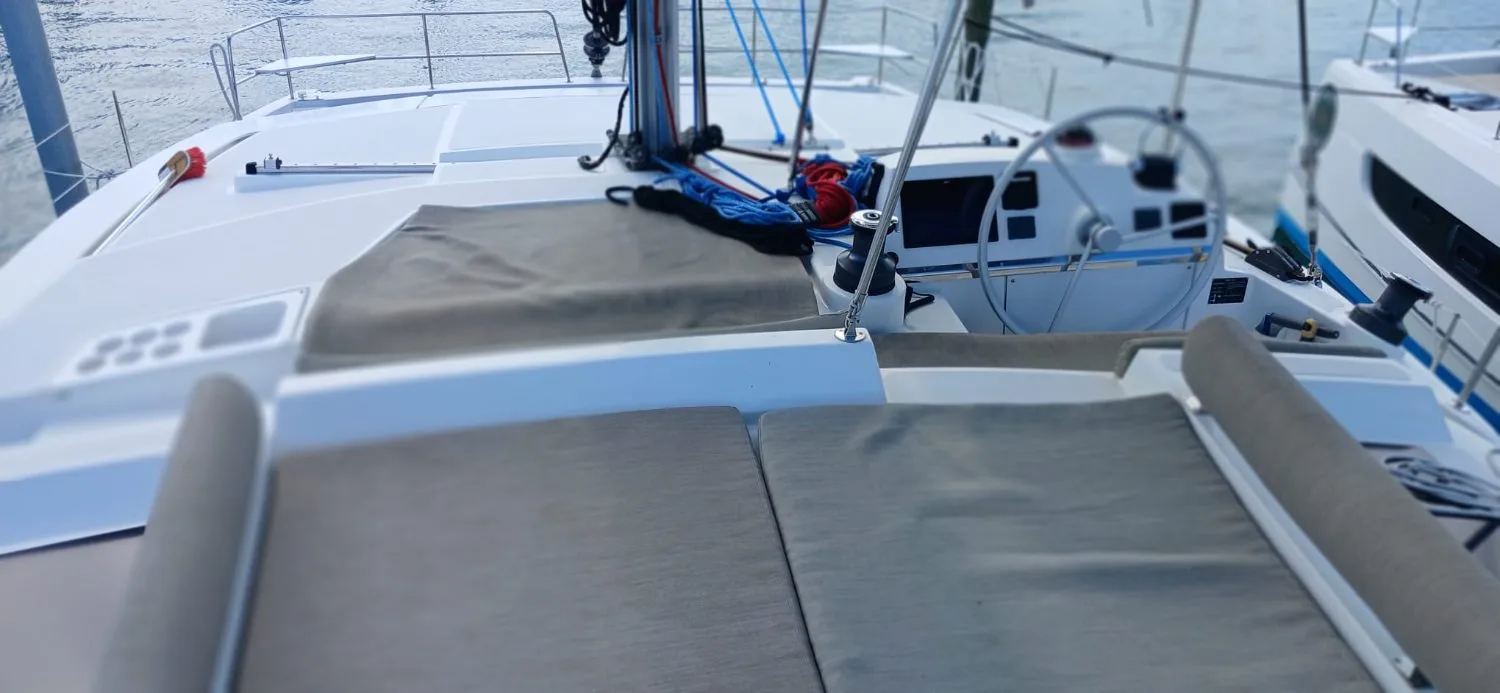 The foredeck sunpads of Uncharted